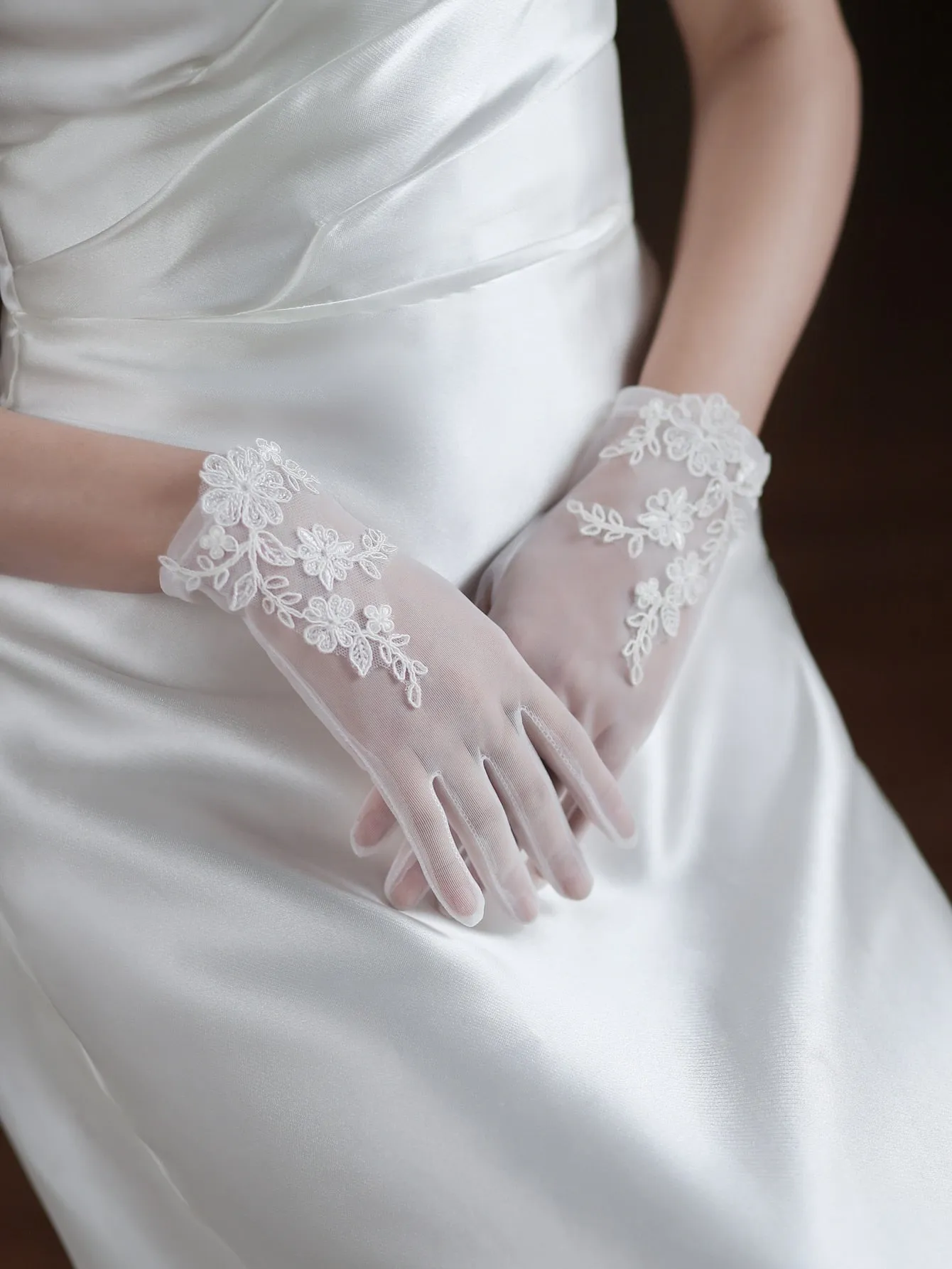 Floral Embroidered Bridal Gloves for wedding