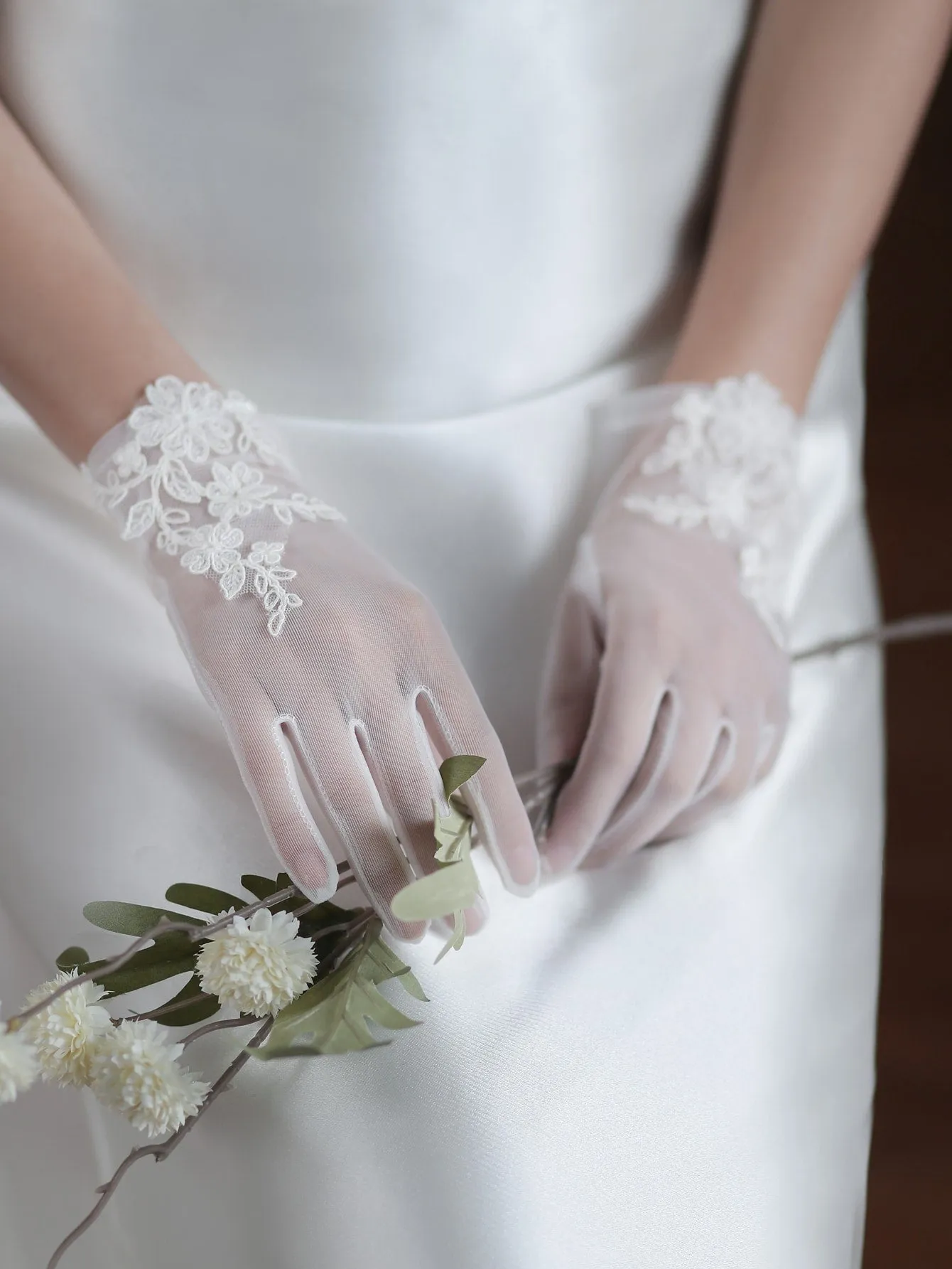 Floral Embroidered Bridal Gloves for wedding